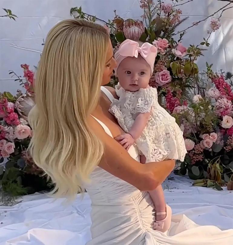 Sosyetik Güzel Paris Hilton'un Anneler Günü Sürprizi