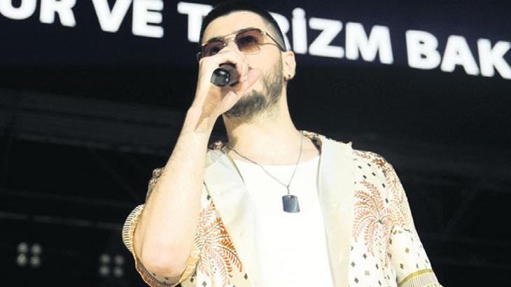 Trabzon'da Şarkıcı Hayranlarıyla Buluştu