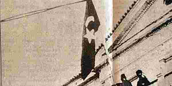 Bayrak Milletin Onurudur: Atatürk'ün İzmir'e Geldiğinde Yere Serilen Yunan Bayrağı İçin Söylediği Efsane Sözler