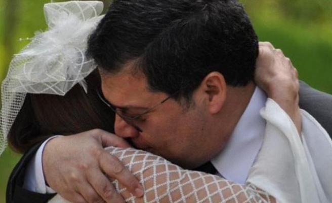 Arka Sokaklar'ın Arif Müdür'ü Can Başak, Beşinci Evlilik Yıl Dönümünü Kutluyor