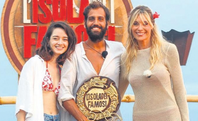 Oyuncu Şenol, İtalyan Survivor'ı 'L'isola dei Famosi' Yarışmasını Kazandı
