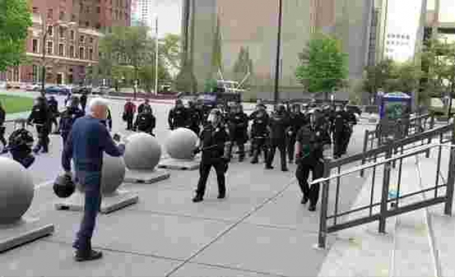 ABD Polisinin Protestoculara Uyguladığı Zor Görüntülerinin Derlendiği 3 Dakikalık Can Sıkıcı Video