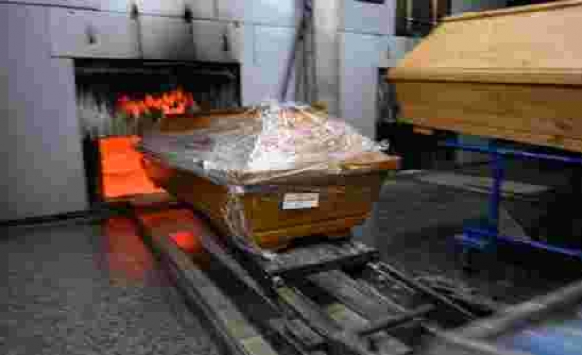 Koronanın 17 farklı mutasyonuna rastlanan Almanya'da cansız bedenler krematoryumda yakılmaya başlandı