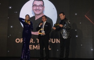 Op. Dr. Tayfun Demirel'e Ödül!