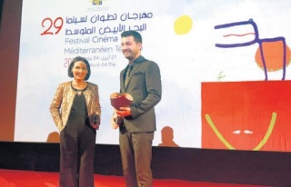 Fas'ın Yetenekli Oyuncusu Souad Khouyi Ödülünü...
