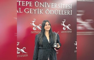 Ödül Töreninde Ankara’da Öğrencilerle Buluşan...