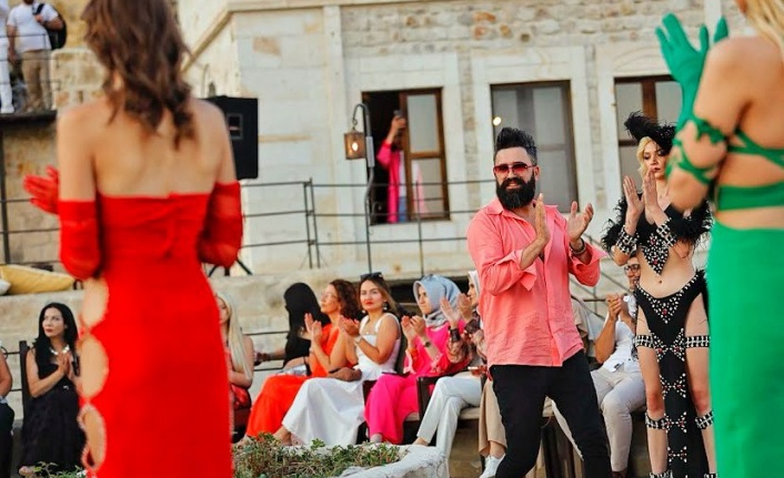 Ünlü modacı Emrullah Köroğlu’nun Fashion Week Cappadocia’daki Defilesi Göz Kamaştırdı