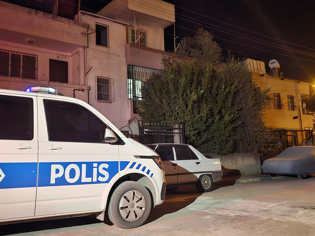 Adana'da Aile İçi Cinayet: Şizofreni Tedavisi Gören Genç Ailesini Vurdu