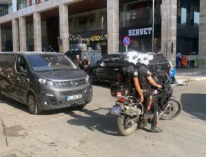 Adana’da Cadde Üzerinde Patlamamış El Bombası Bulundu