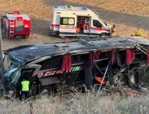 Afyonkarahisar’da Yolcu Otobüsü Devrildi: 21 Yaralı