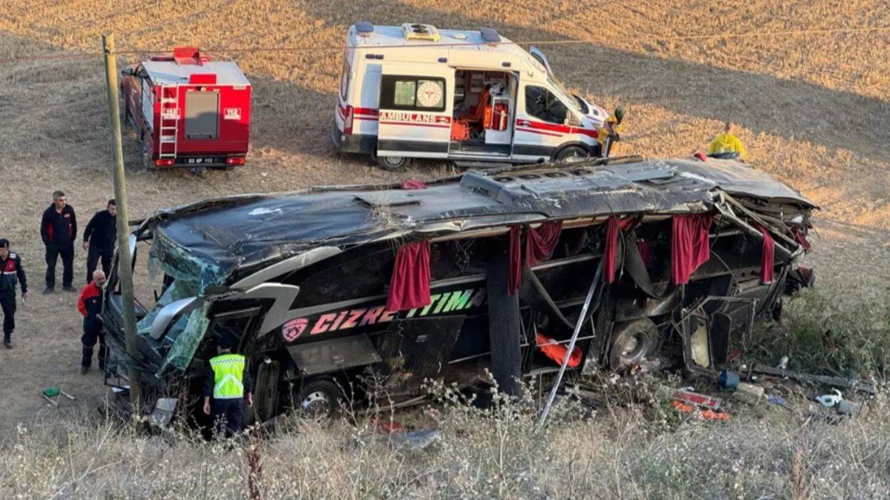 Afyonkarahisar’da Yolcu Otobüsü Devrildi: 21 Yaralı