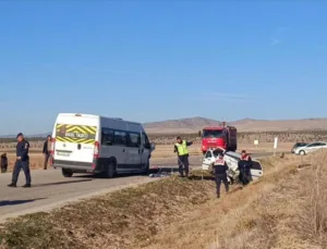 Alagöz Köyü’nde Okul Servisi ile Otomobil Çarpıştı: 4 Kişi Hayatını Kaybetti