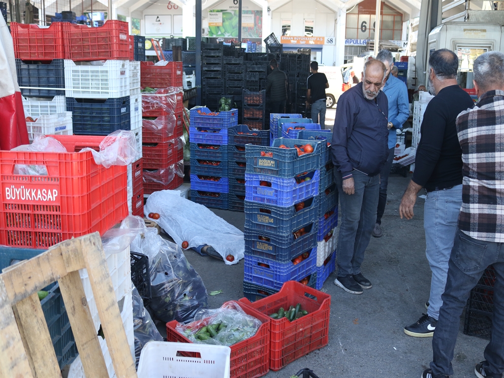 Antalya Toptancı Halinde 58 Yaşındaki Adamın Ölümü