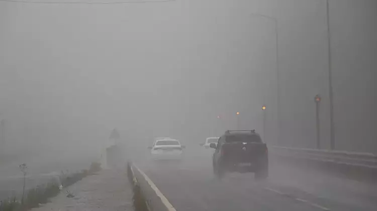 Bolu Dağı'nda Yoğun Sis ve Sağanak Yağış Etkili