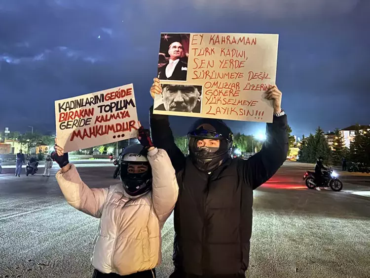 Bolu'da Motosikletli Protesto: Kadın Cinayetleri ve Yenidoğan Çetesi'ne Tepki