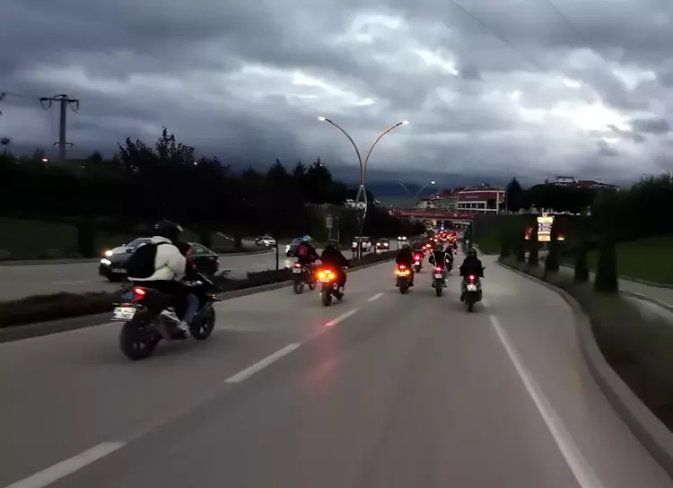 Bolu'da Motosikletli Protesto: Kadın Cinayetleri ve Yenidoğan Çetesi'ne Tepki