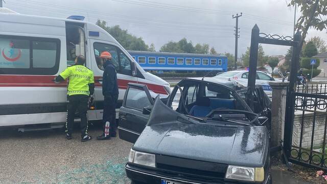 Bolu'da Trafik Kazasında Baba ve Kızı Yaralandı