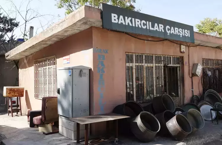 Burdur'un Son Bakırcısı: Hasan İmrak'ın Mesleki Mücadelesi