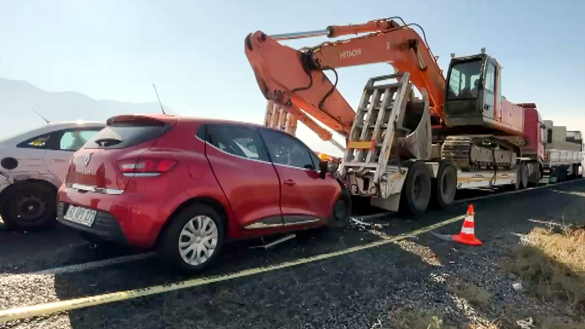 Çay-Dinar Kara Yolunda Zincirleme Kaza: 16 Yaralı, 1 Ölü