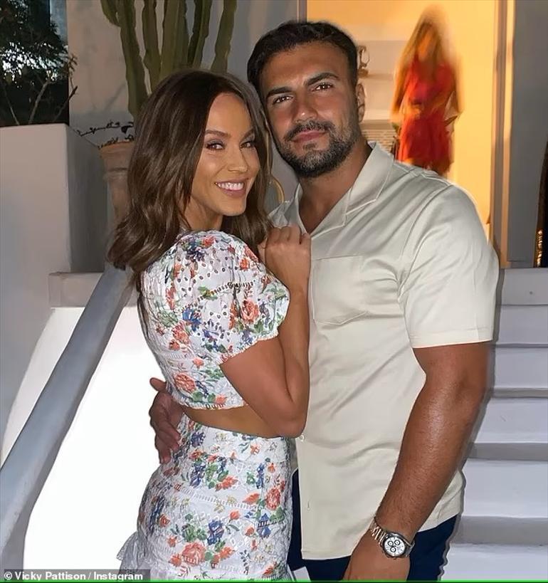 Çiçeği Burnunda Karı Koca Vicky Pattison ve Ercan Ramazan Kırmızı Halıda