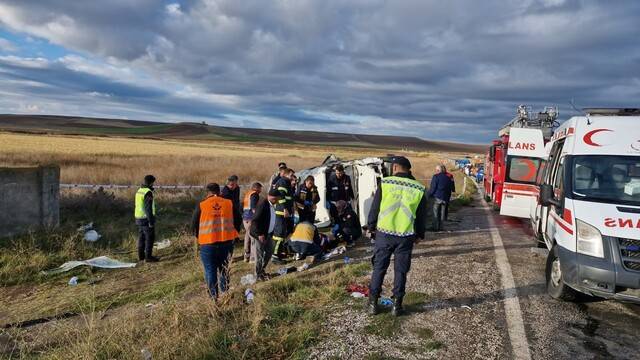 Çorum'un Alaca İlçesinde Feci Kaza: 1 Ölü, 22 Yaralı