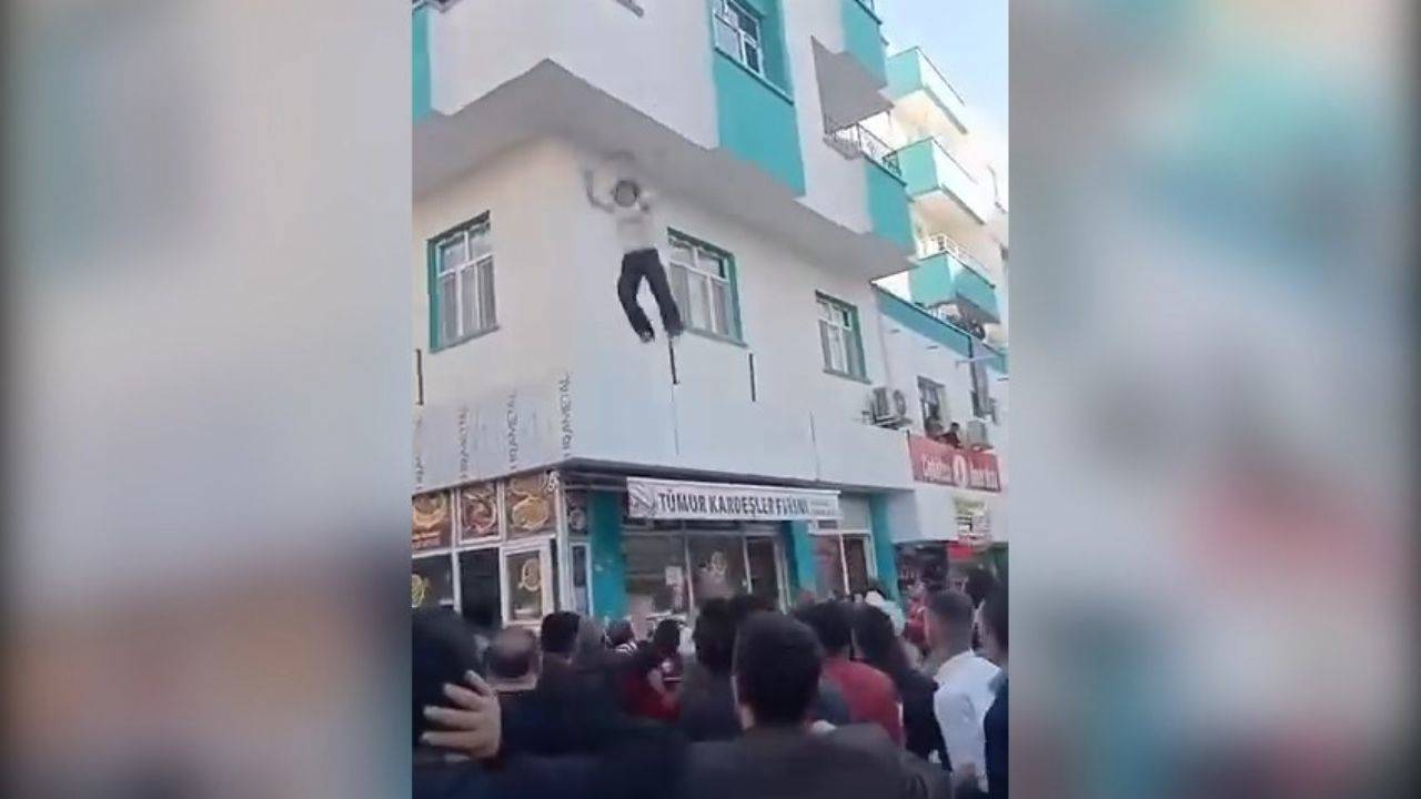 Fevzi Çakmak Mahallesi’nde Yangın: Genç Kız ve Çocuk Balkondan Atlarken Kurtarıldı