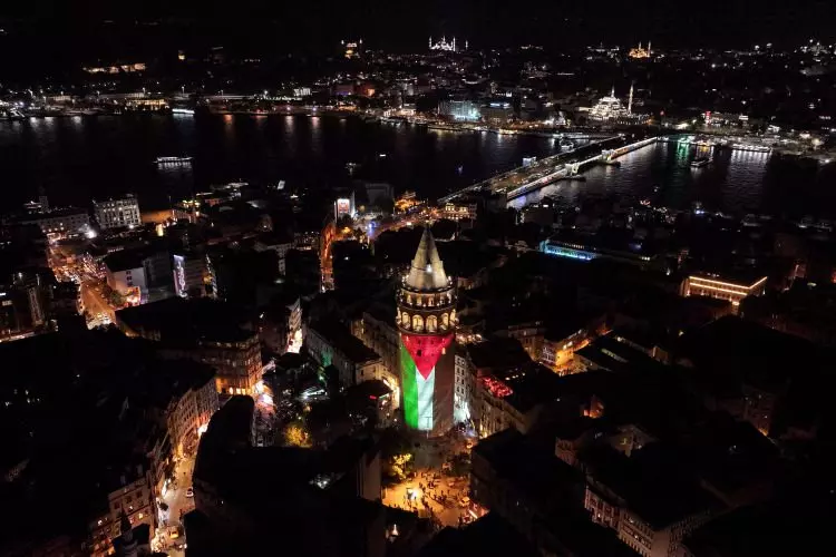 Galata Kulesi'nde Filistin Bayrağı Aydınlatması