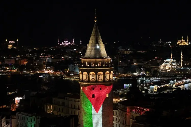 Galata Kulesi'nde Filistin Bayrağı Aydınlatması