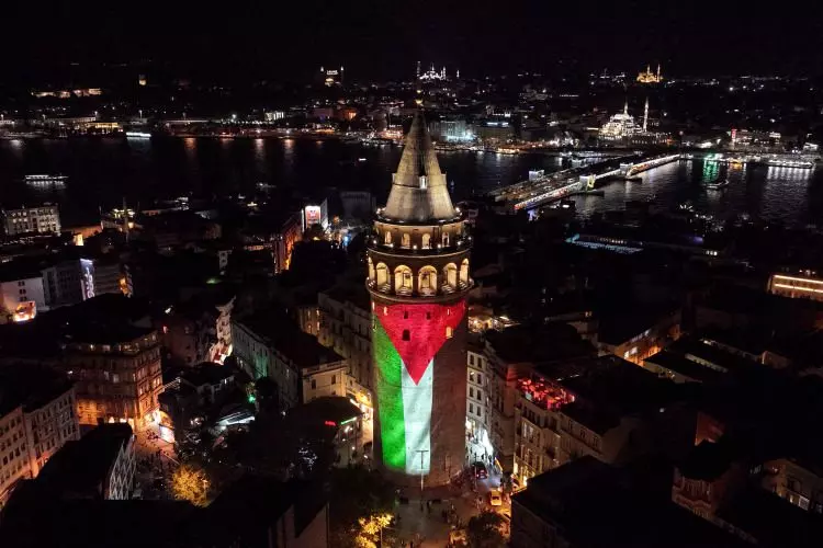 Galata Kulesi'nde Filistin Bayrağı Aydınlatması