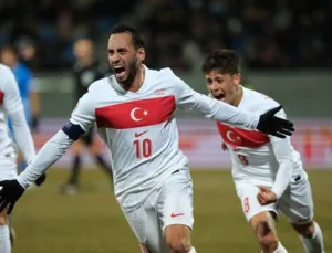 Hakan Çalhanoğlu, Akdeniz Mükemmeliyet Ödülü’nü Aldı