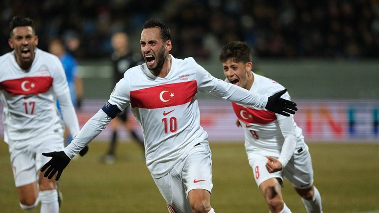 Hakan Çalhanoğlu, Akdeniz Mükemmeliyet Ödülü’nü Aldı