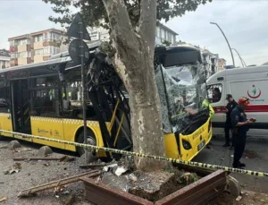 İstanbul’da İETT Otobüsü Kaza Yaptı: 7 Yaralı