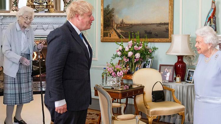 Kraliçe II. Elizabeth’in Son Günleri ve Boris Johnson’ın İddiaları