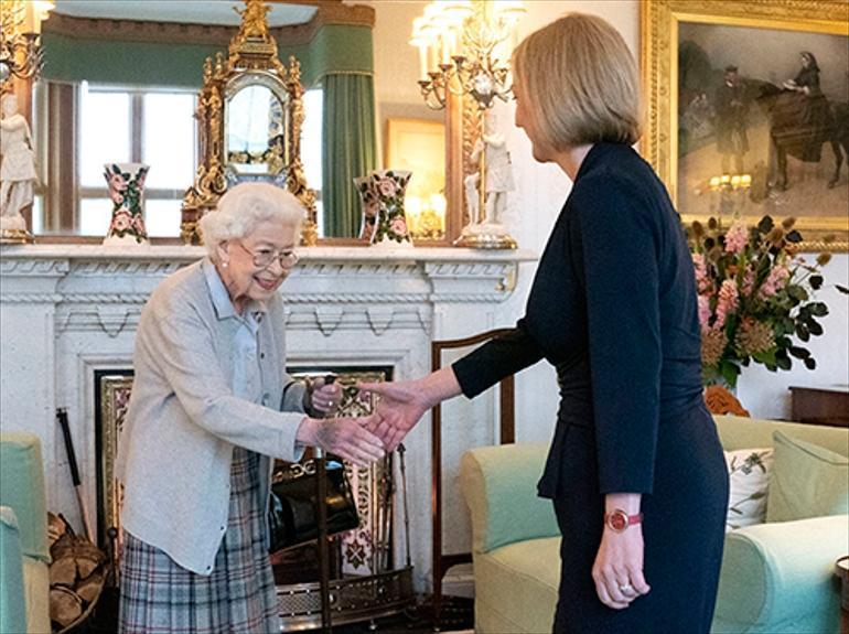 Kraliçe II. Elizabeth'in Son Günleri ve Boris Johnson'ın İddiaları