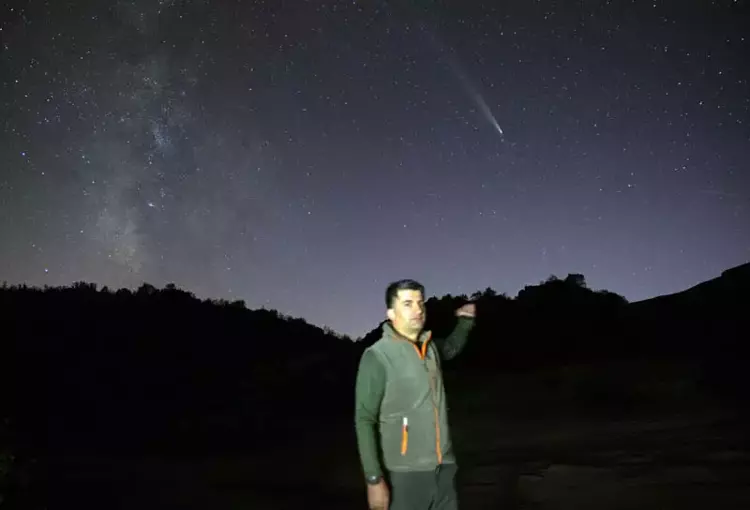 Nemrut Krater Gölü'nde Atlas Kuyruklu Yıldızı Gökyüzü Gösterisi