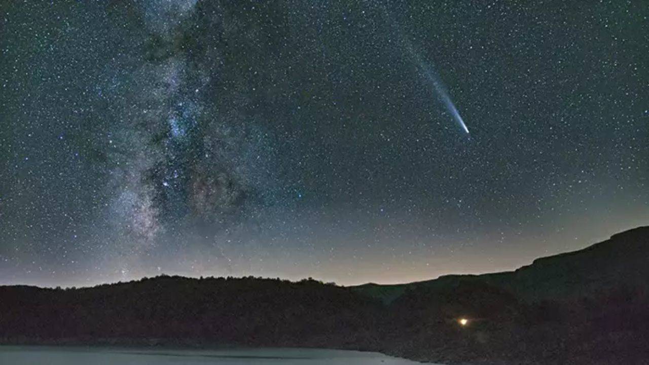 Nemrut Krater Gölü’nde Atlas Kuyruklu Yıldızı Gökyüzü Gösterisi