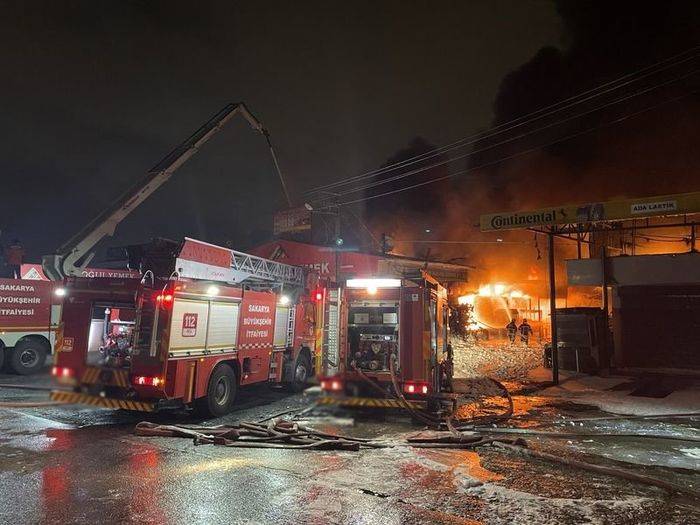 Sakarya'da Kauçuk Fabrikasında Yangın Paniği