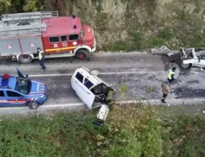 Sinop’ta Feci Kaza: İki Otomobil Çarpıştı, 3 Yaralı