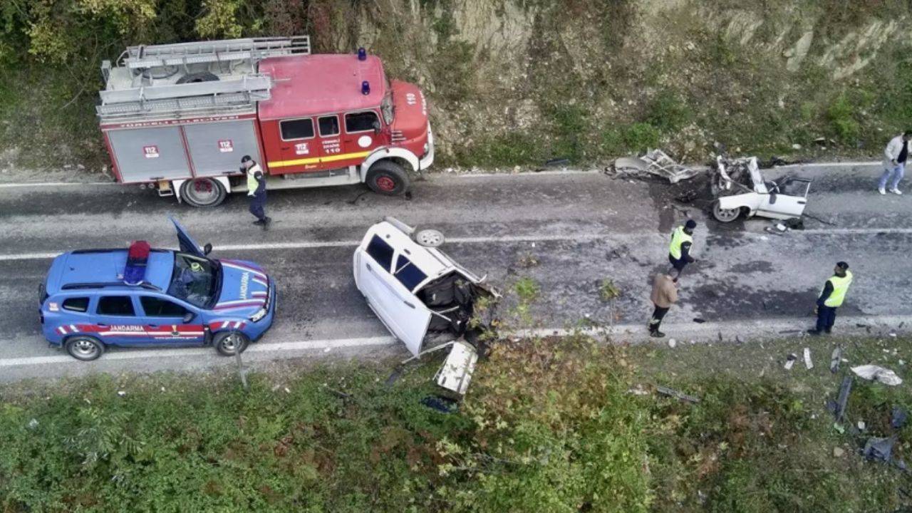 Sinop’ta Feci Kaza: İki Otomobil Çarpıştı, 3 Yaralı