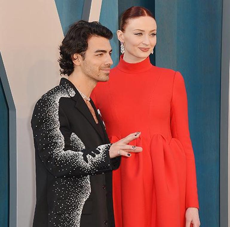 Sophie Turner ve Joe Jonas'ın Aşk Masalı: Boşanma ve Yeni İlişkiler