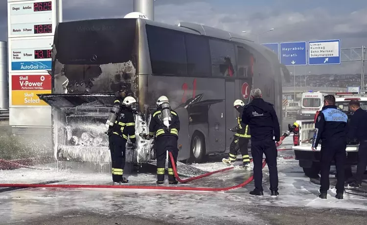 Tekirdağ'da Yolcu Otobüsü Alev Alev Yandı