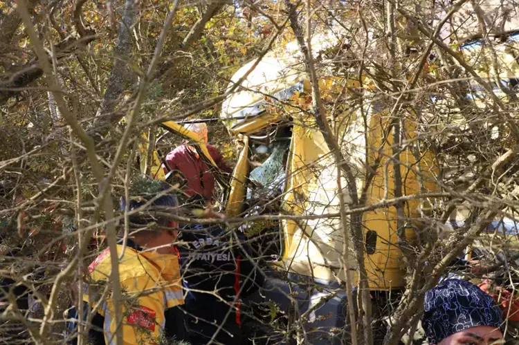 Tokat'ta Hafriyat Kamyonları Kafa Kafaya Çarpıştı