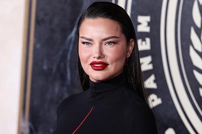 Ünlü Model Adriana Lima'nın Podyuma Dönüşü