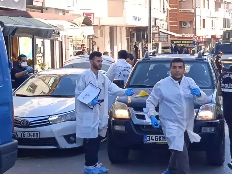 Üsküdar'da Polis Ekiplerine Çekiçle Saldırı