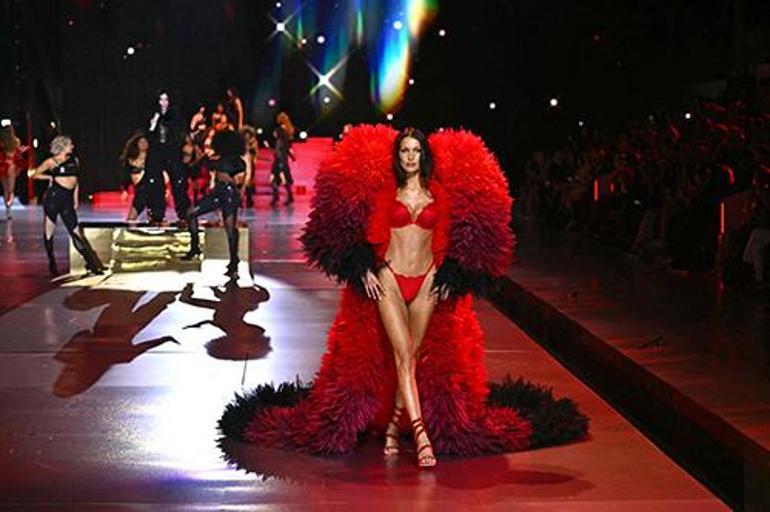 Victoria's Secret Defilesinin Yeniden Dönüşü ve Ashley Graham'ın Etkisi