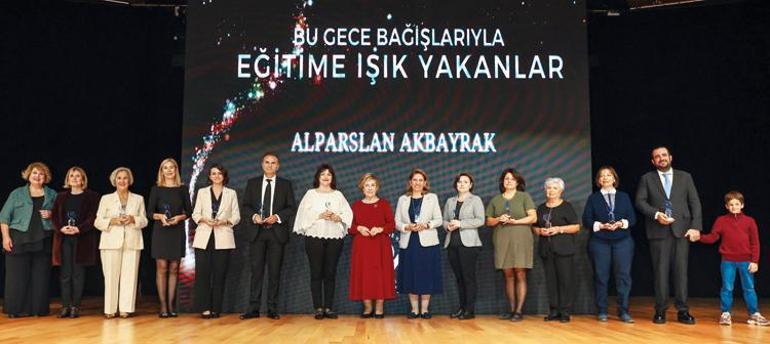 YEKÜV Vakfı'nın Kuruluş Gecesi: Eğitime Işık Yakanlar