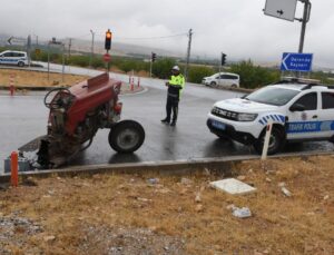 Yolcu Otobüsü ile Traktör Çarpıştı: 1 Ölü, 1 Yaralı