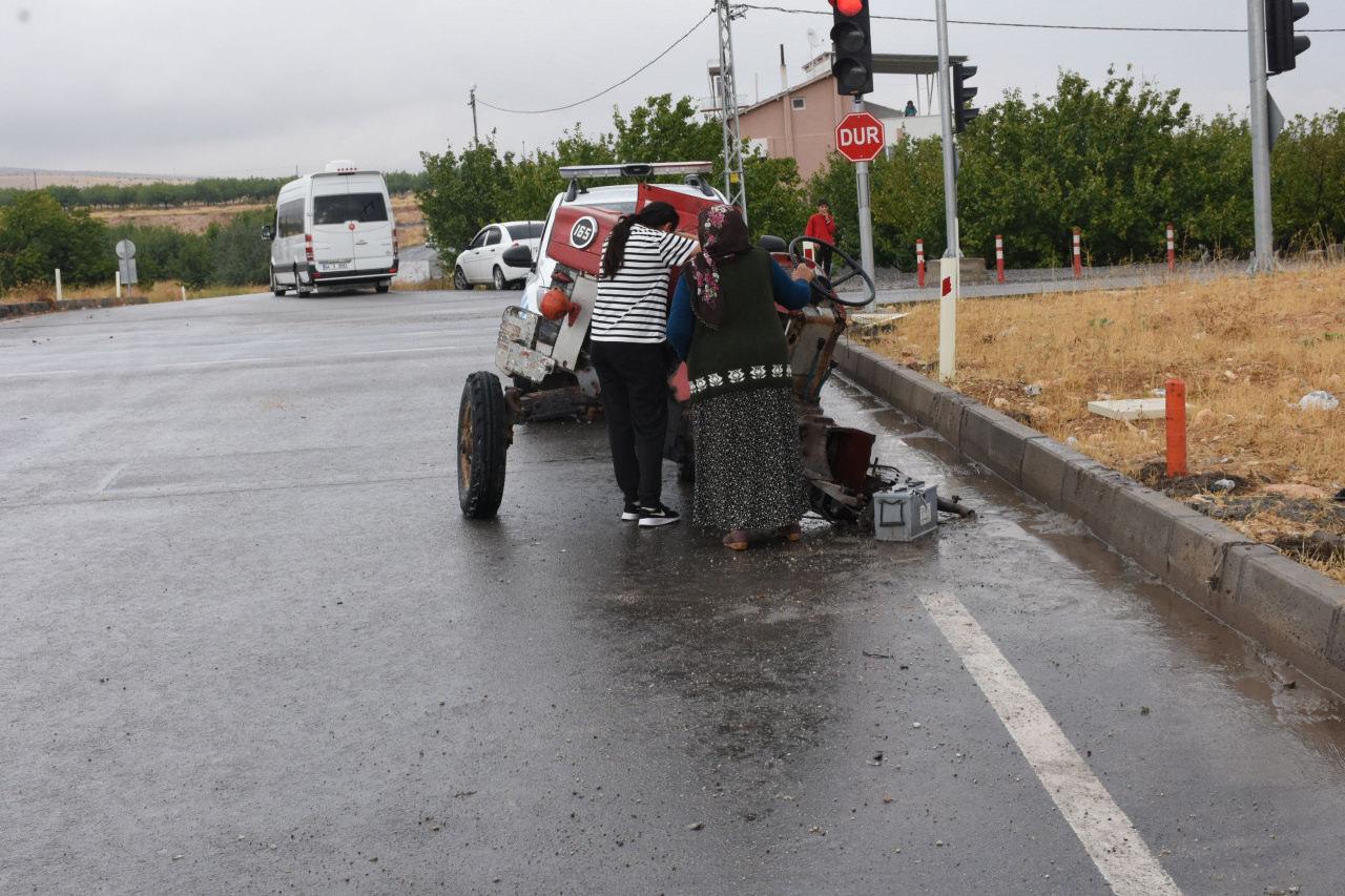 Yolcu Otobüsü ile Traktör Çarpıştı: 1 Ölü, 1 Yaralı