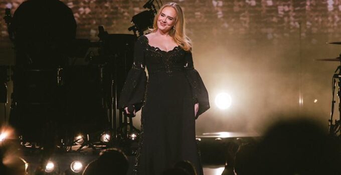 Adele Las Vegas’taki Gösterisiyle Sahnelere Veda Etti