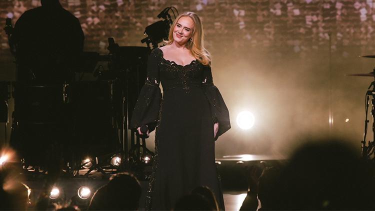 Adele Las Vegas’taki Gösterisiyle Sahnelere Veda Etti